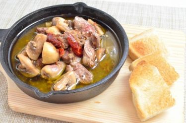 鶏ハツとマッシュルームのアヒージョ【インスタ映えレシピ】