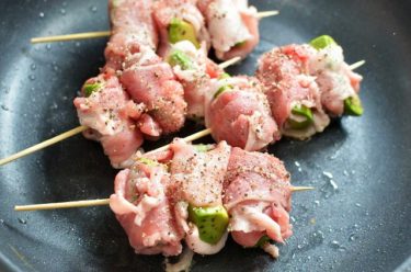 激ウマ♪豚肉とアボカドの串焼き【インスタ映えレシピ】