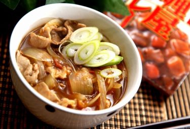 10分で超簡単!レトルトカレーdeカレーうどん♪【インスタ映えレシピ】