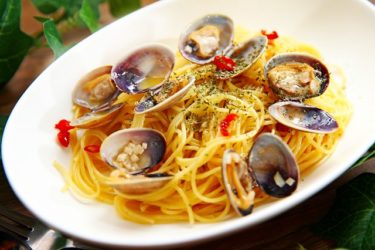 あさりの旨味がぎゅっ。ボンゴレビアンコの作り方【インスタ映えレシピ】